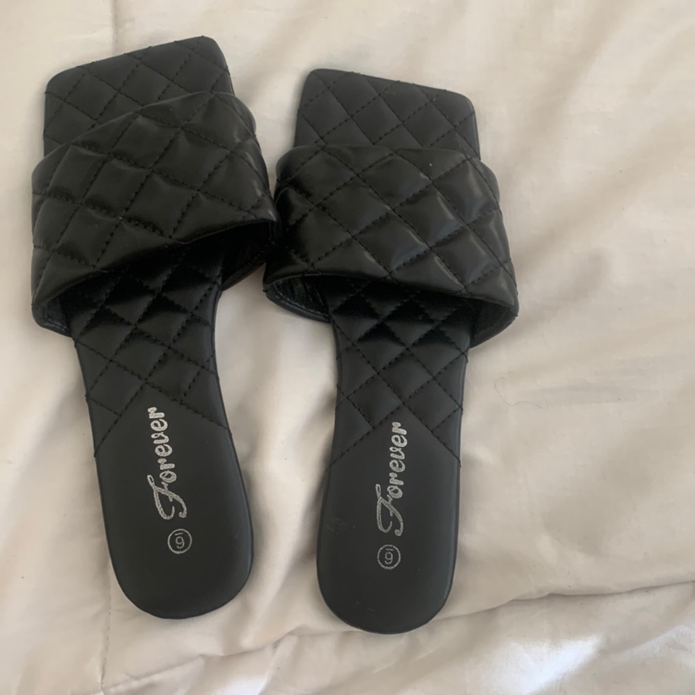 Size 6 fits like a 7 women’s